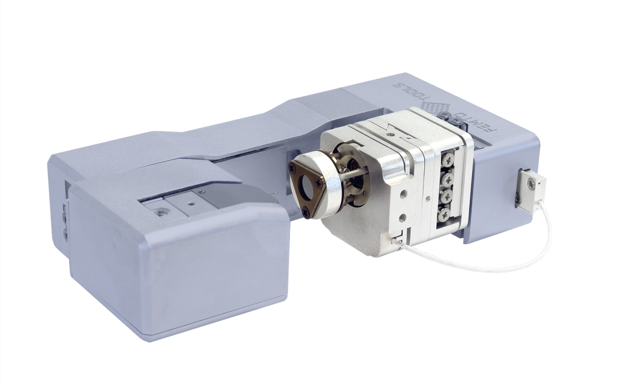 连接到纳米压痕仪的高温模块，用于高达 800°C 的力学测试。