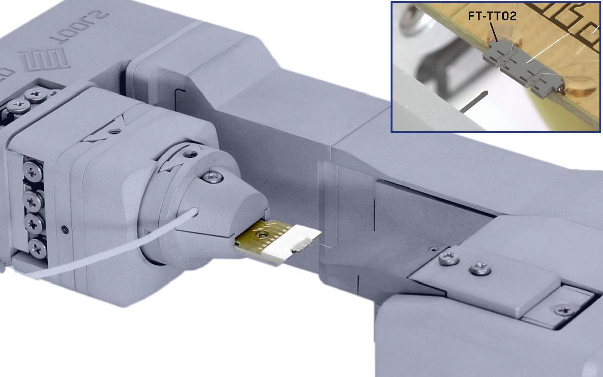 基于 MEMS 的拉伸测试芯片，用于 STEM 和 TKD 成像的样品，可安装在纳米压痕仪上。