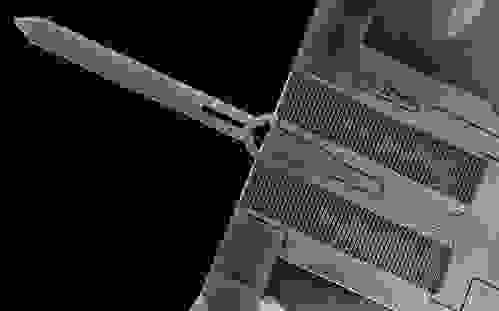 用于纳米压痕仪的 MEMS 力传感器的 SEM 微观图像。